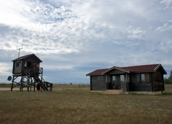 Instalaciones del aeródromo abandonado de Valderredible
