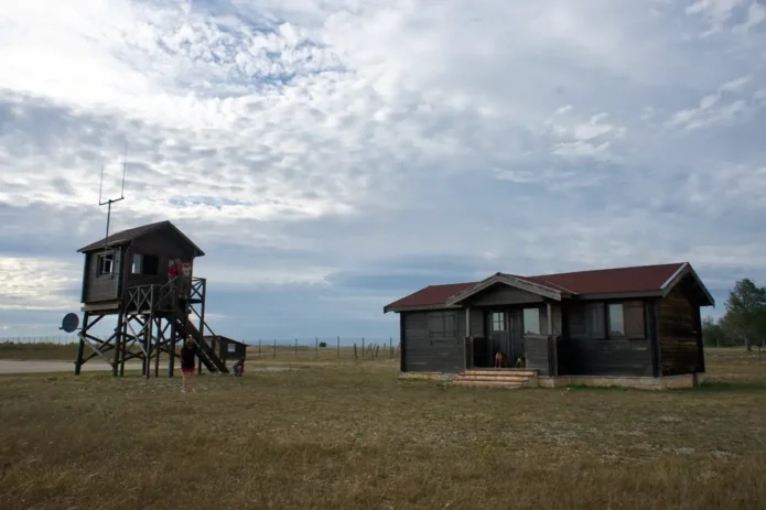 Instalaciones del aeródromo abandonado de Valderredible