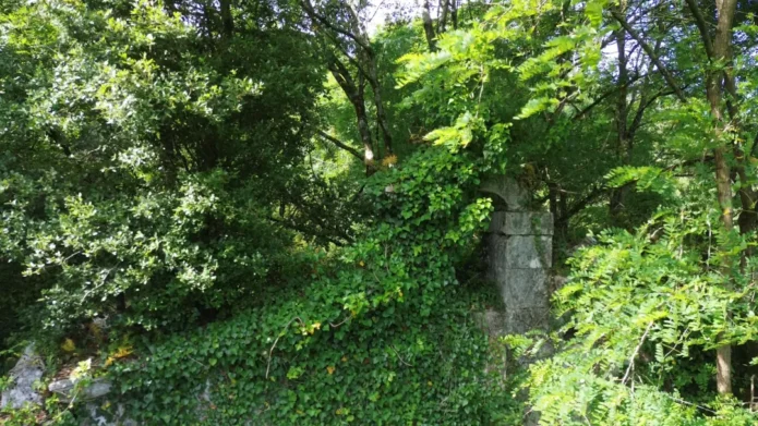 Espadaña ermita de Santa Cecilia en Solórzano
